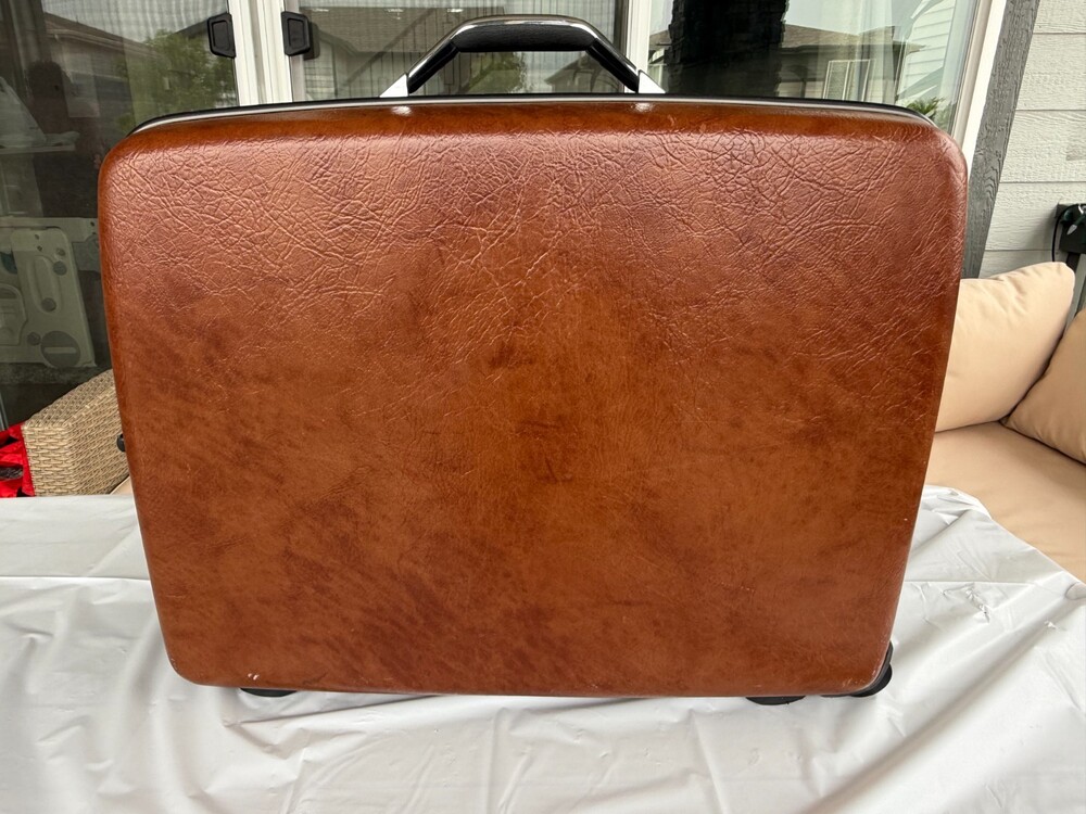 Vtg Samsonite  Brown Hard Shell Suitcase w/Key--interior cloth stains